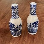 Twee kleine porseleinen vaasjes, Huis en Inrichting, Woonaccessoires | Vazen, Wit, Aardewerk of Porselein, Ophalen of Verzenden