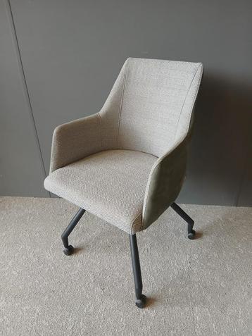 6x eetkamerstoelen xooon met wieltjes nu voor €129,- p/s beschikbaar voor biedingen