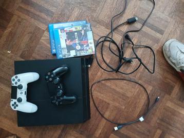 Ps 4 met 2 controlers en 2 games beschikbaar voor biedingen