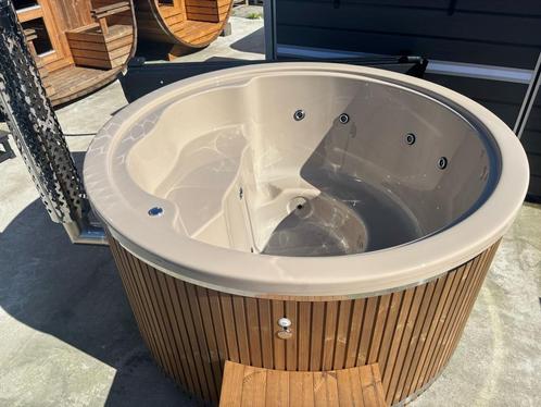 Luxe Houtgestookte hottub I Massage I Verlichting I Isolatie, Tuin en Terras, Bubbelbaden en Hottubs, Nieuw, Vast, Afdekzeil, Pomp