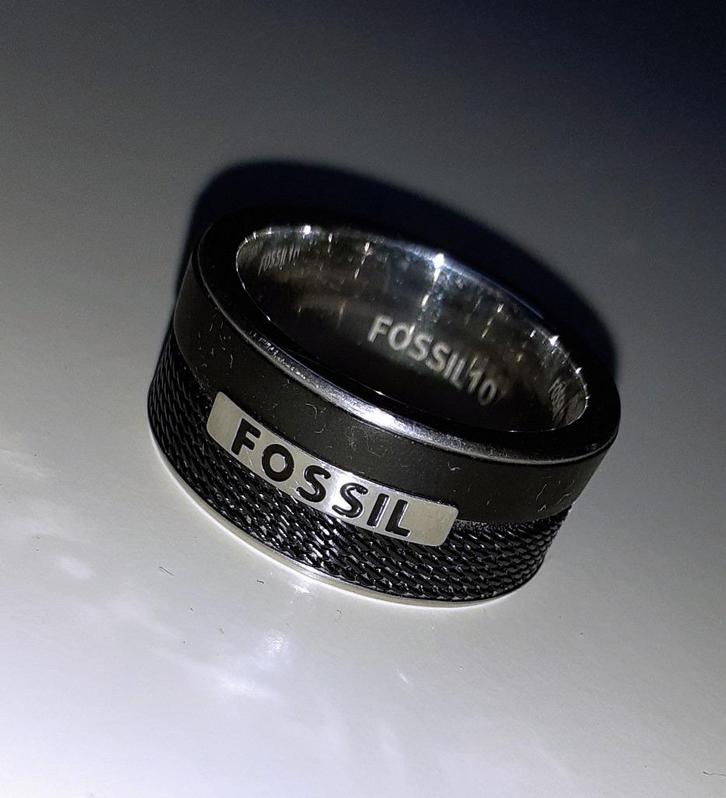 Herenring Fossil zwart 10 in originele doos, Sieraden, Tassen en Uiterlijk, Ringen, Nieuw, Heer, 19 tot 20, Zwart, IJzer of Staal