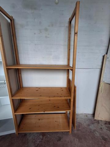 Houten Planken Kast met Kruis beschikbaar voor biedingen