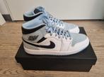 Air Jordan 1 Mid SE White/Ice Blue maat 44, Ophalen of Verzenden, Zo goed als nieuw, Schoenen