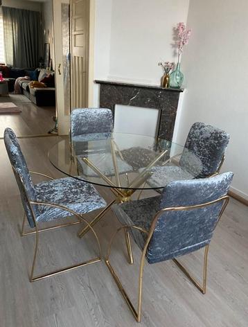 Vintage eettafel set 4 stoelen beschikbaar voor biedingen