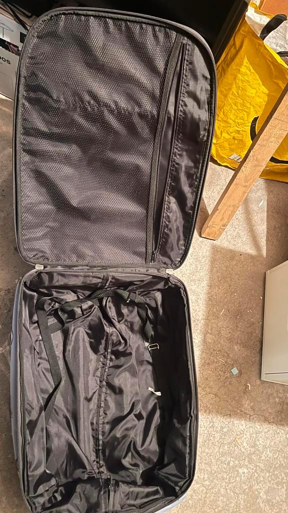 Ruime koffer, Sieraden, Tassen en Uiterlijk, Koffers, Gebruikt, Overige materialen, 70 cm of meer, Uitschuifbare handgreep, Wieltjes