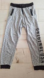 Één keer gedragen grijze  joggingbroek, maat 164cm, merk H&M, Jongen of Meisje, H&M, Ophalen of Verzenden, Nieuw