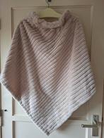 Zachte beige poncho, Kleding | Dames, Overige Dameskleding, Onbekend, Ophalen of Verzenden, Zo goed als nieuw