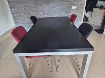 Design eettafel 5 stoelen set van kwaliteit. Ook los te koop beschikbaar voor biedingen