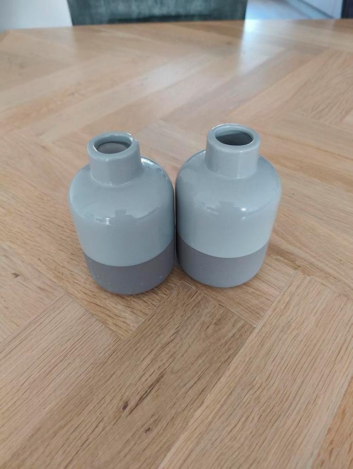 Twee leuke grijze vaasjes van de Hema, Huis en Inrichting, Woonaccessoires | Vazen, Gebruikt, Overige kleuren, Minder dan 50 cm