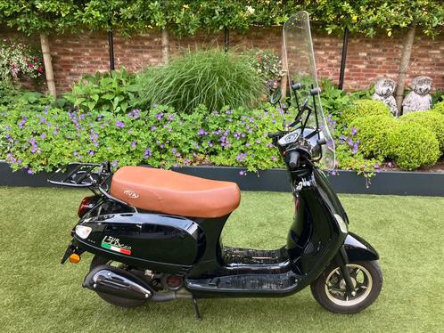 Scooter IVA Lux 50 LAGE KM!, Fietsen en Brommers, Scooters | Overige merken, Zo goed als nieuw, Maximaal 45 km/u, Benzine, Ophalen