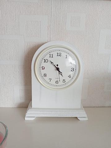 Tafelklokje, analoog, landelijk wit igst beschikbaar voor biedingen