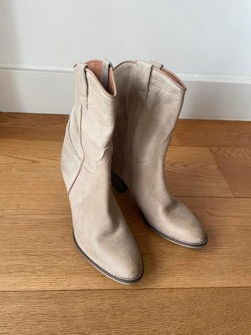 Ongedragen leren laarsjes maat 37 beschikbaar voor biedingen