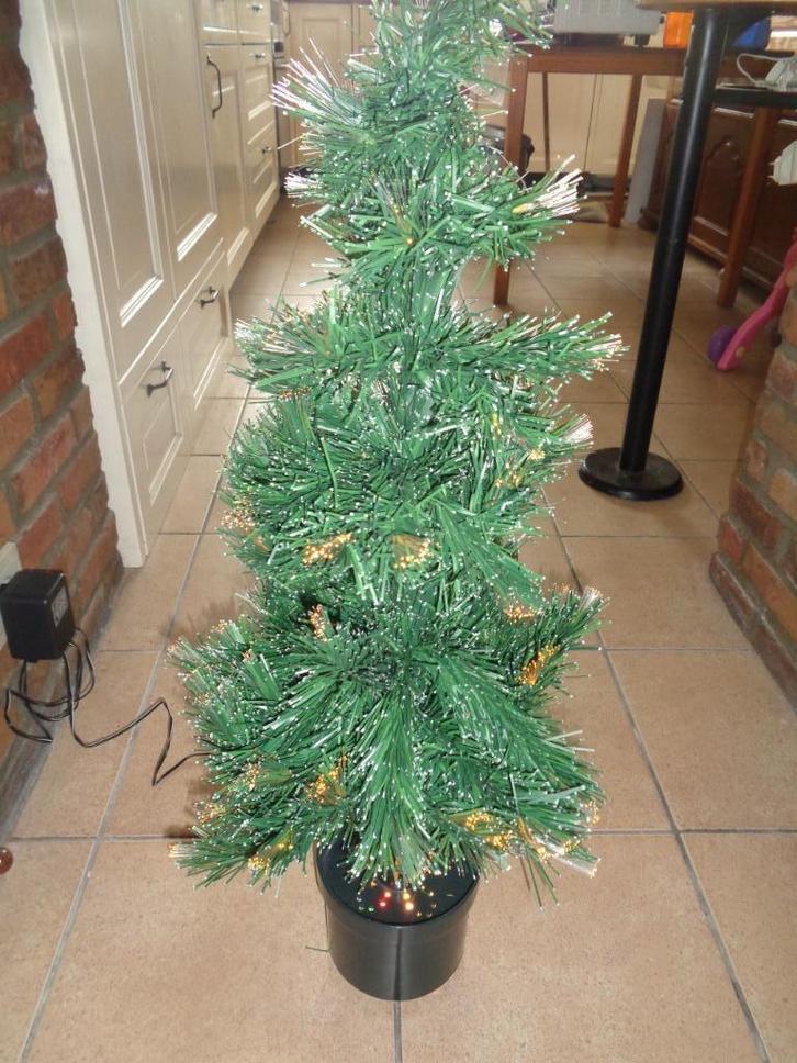 Zelfverlichtende kersboom met kerststal, Diversen, Kerst, Zo goed als nieuw, Ophalen of Verzenden