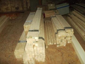 160 Grenen hout latten 2,8 x 2,8 cm  beschikbaar voor biedingen