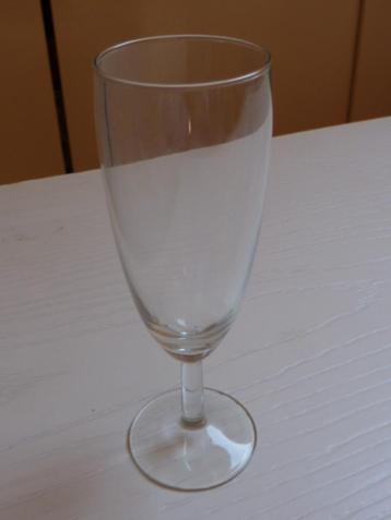 Champagneglas / flute beschikbaar voor biedingen