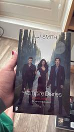 L.J. Smith - Schaduwzielen - The Vampire Diaries, Ophalen of Verzenden, Zo goed als nieuw, L.J. Smith