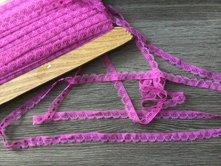 Nr 200 Aanbieding leuk en mooi cyclaam tule kant 10 m 2.50, Hobby en Vrije tijd, Naaien en Fournituren, Nieuw, Kant, Verzenden