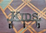Kids metalen kapstok van Riverdale, Huis en Inrichting, Woonaccessoires | Kapstokken, Wandkapstok, Ophalen of Verzenden, Zo goed als nieuw