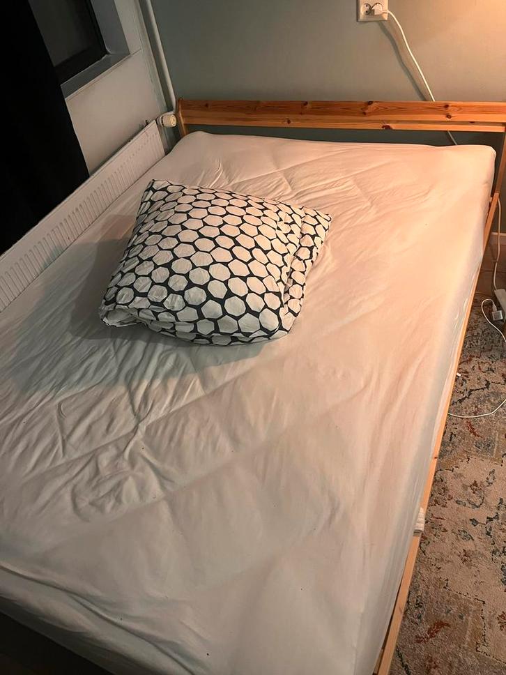 Houten bedframe 140 x 200, Huis en Inrichting, Slaapkamer | Bedden, Gebruikt, Tweepersoons, 140 cm, 200 cm, Hout, Bruin, Ophalen