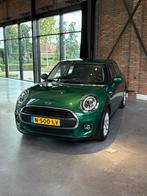 Mini 5-deurs (f55) 1.5 102pk 2020 Groen, Auto's, Mini, Voorwielaandrijving, Zwart, Leder en Stof, 102 pk