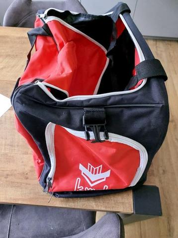  1 st KWD sporttas met schoenenvak beschikbaar voor biedingen