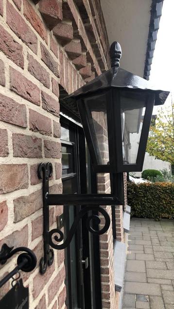 Buitenlamp-handgesmeed. beschikbaar voor biedingen