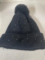 Leuke dames muts met pompon, Ophalen of Verzenden, Zo goed als nieuw, One size fits all, Pet