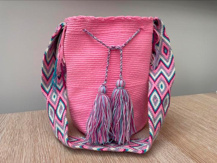 Nieuw: Lichtroze Wayuu Mochila Tas - Handgemaakt in Colombia, Sieraden, Tassen en Uiterlijk, Tassen | Schoudertassen, Nieuw, Roze