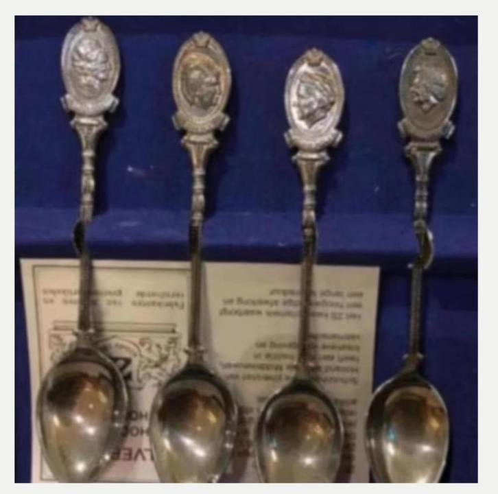 Zilverstad verzilverde lepeltjes Koningshuis (4 stuks), Verzamelen, Koninklijk Huis en Royalty, Zo goed als nieuw, Speld(je) of Lepel(tje)