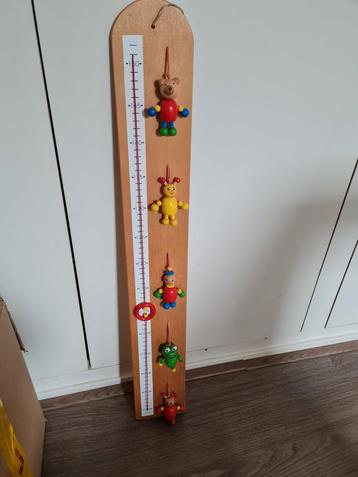 Houten groeimeter met figuurtjes, zgan  beschikbaar voor biedingen