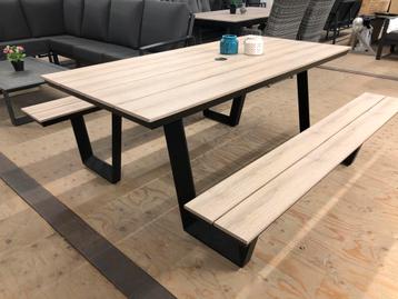 Picknicktafel  beschikbaar voor biedingen