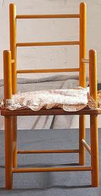 Vintage handgemaakt poppenstoeltje van hout, Antiek en Kunst, Ophalen of Verzenden