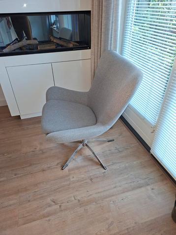 Mooie Moderne Fauteuil beschikbaar voor biedingen