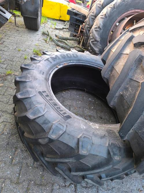 Zandbak trekkerband 600 65 R38 twee stuks Gratis, Kinderen en Baby's, Speelgoed | Buiten | Zandbakken, Gebruikt, Ophalen