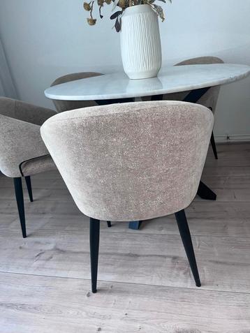 5 Moderne Stoffen Stoelen beschikbaar voor biedingen