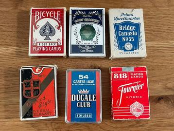 Verzameling speelkaarten vintage design & zeldzame edities beschikbaar voor biedingen