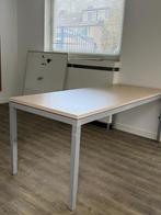 Twee indentieke Bureau’s - In hoogte verstelbaar, Huis en Inrichting, Ophalen, In hoogte verstelbaar, Zo goed als nieuw, Bureau