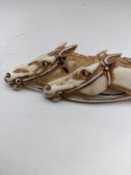 Broche paarden catalin, Ophalen of Verzenden, Overige materialen