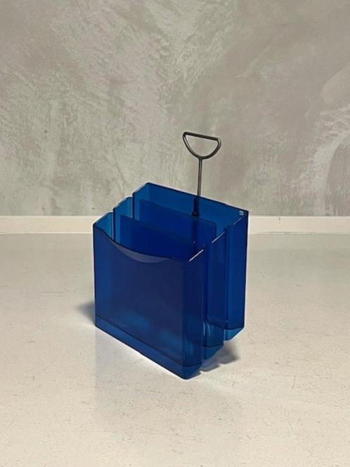 Magis lectuurbak Andries Hiroko van Onck 1991 krantenbak, Huis en Inrichting, Woonaccessoires | Krantenbakken en Lectuurbakken