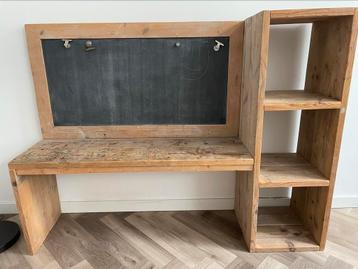 Steigerhouten bureau / knutseltafel beschikbaar voor biedingen