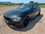 BMW 3-Serie 318i 136pk Aut 2017 Zwart, Auto's, Automaat, 74 €/maand, Zwart, Origineel Nederlands