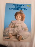 Prachtig boek om poppenkleertjes te maken, Ophalen of Verzenden, Zo goed als nieuw