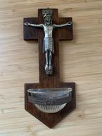 Houten kruis met Corpus en wijwaterbakje, Verzamelen, Religie, Ophalen of Verzenden, Gebruikt, Overige typen, Christendom | Katholiek
