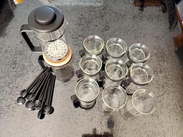 Bodum koffieset met 7 glazen en 2 schenkers ZEET NETJES beschikbaar voor biedingen
