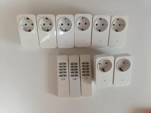 KlikAanKlikUit set 6 gewone + 2 dimbare +3 afst. Bediening, Hobby en Vrije tijd, Elektronica-componenten, Gebruikt, Ophalen of Verzenden
