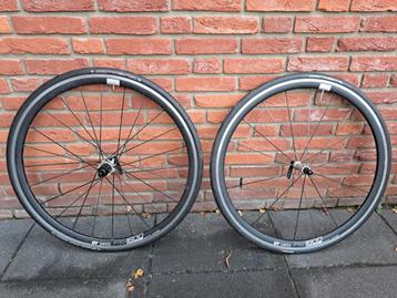Racefietswielen DT Swiss PR 1600 Spline 32 beschikbaar voor biedingen