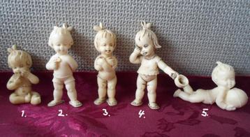 6 Popjes. Vroeger uitgegeven als presentje bij de waspoeder. beschikbaar voor biedingen