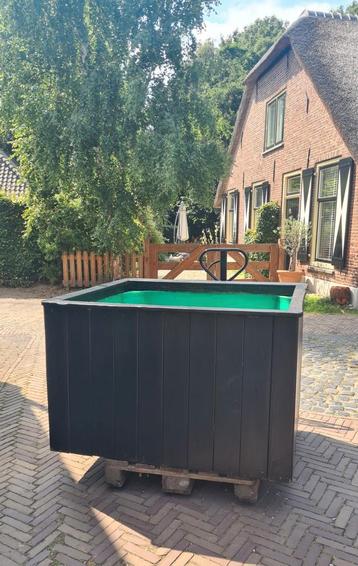 Vierkante houtgestookte hottub of ijsbad dompelbad beschikbaar voor biedingen