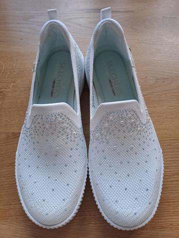 Skechers instappers wit maat 38 nieuw beschikbaar voor biedingen