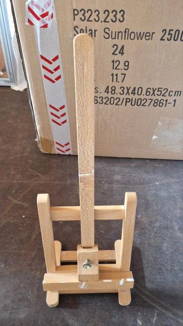 Schilders ezel.  beschikbaar voor biedingen